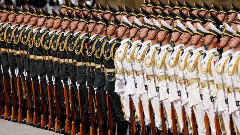 中国軍が習氏の直接支配の強化につながる再編を行った/Ludovic Marin/AFP/Getty Images