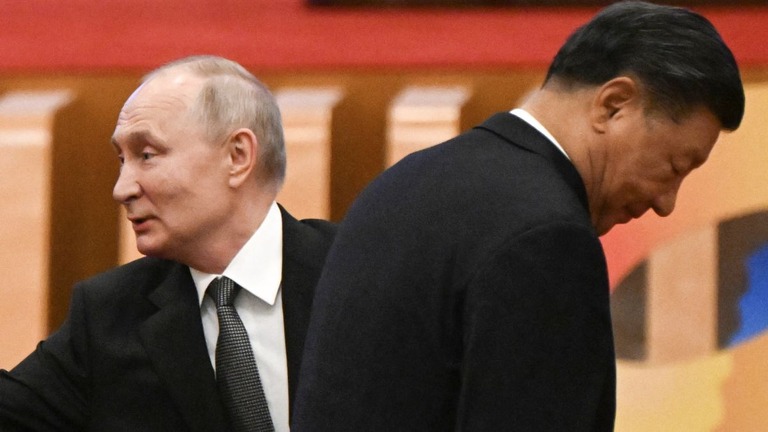 昨年１０月、北京での一帯一路フォーラムの開会式で同席したプーチン氏（左）と習氏/Pedro Pardo/AFP/Getty Images
