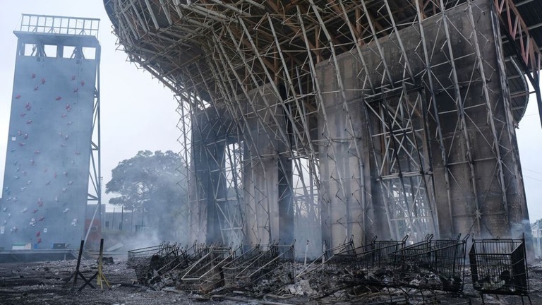 南太平洋の仏領ニューカレドニアで激しい暴動が起きている/Theo Rouby/AFP/Getty Images