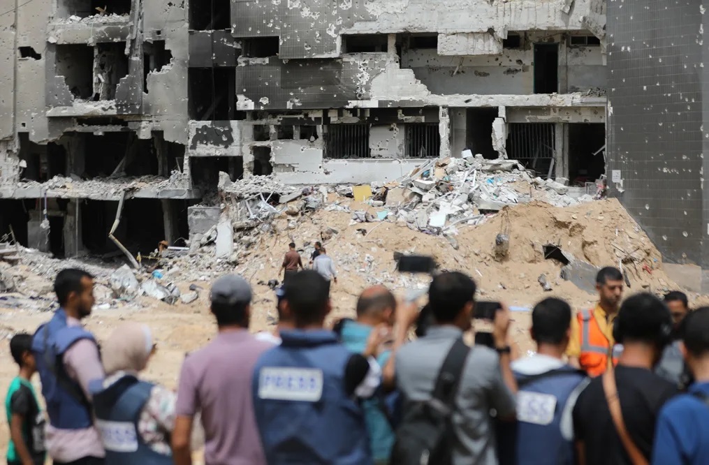 イスラエルによる攻撃で破壊されたガザ北部のシファ病院/Dawoud Abo Alkas/Anadolu/Getty Images/File