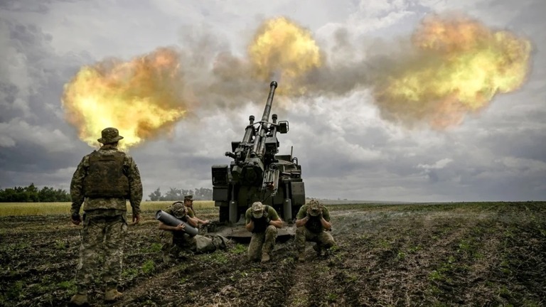 ウクライナ上空を渡るカラフトワシが、戦争の影響で経路等の変更を強いられている/Aris Messinis/AFP/Getty Images