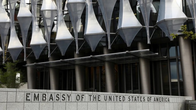 英ロンドンにある米国大使館/Simon Dawson/Reuters