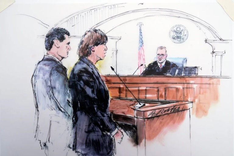 米ロサンゼルスの連邦裁判所にマイケル・フリードマン弁護士とともに出廷した水原一平被告（中央）/Bill Robles/AP