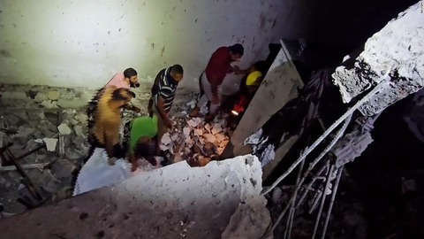 国連運営の学校に空爆、数十人死亡　ガザ中部