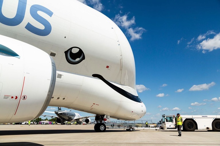 そのサイズと特異な機体デザインで航空ファンに人気の大型貨物機「ベルーガ」/Max Leitmeier-Schwarzbild/Airbus via CNN Newsource