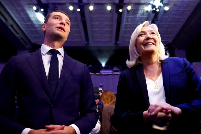 欧州議会選で勝利した仏ＲＮのジョルダン・バルデラ党首（左）とマリーヌ・ルペン氏/Christian Hartmann/Reuters via CNN Newsource
