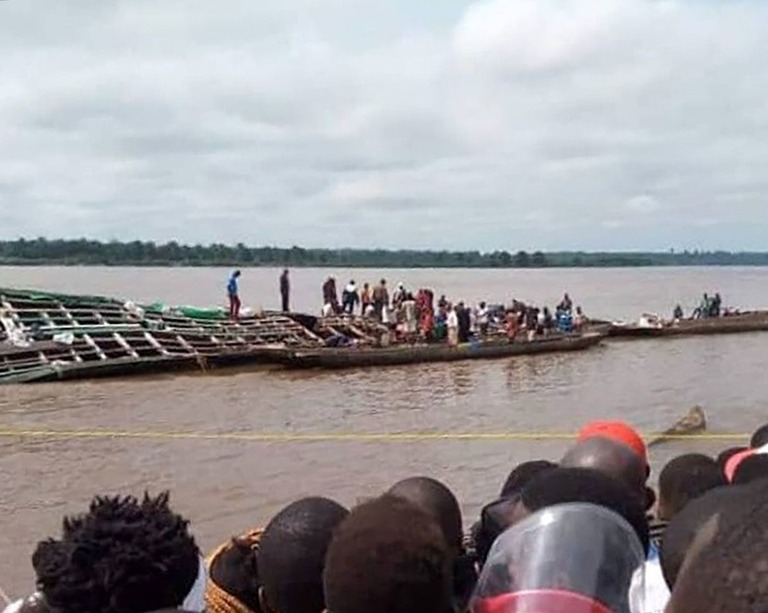 コンゴ民主共和国では交通手段が限られておりボートによる水難事故が多発している/From @SergeKanyinda13/X
