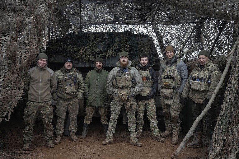 第１２特殊部隊アゾフ旅団の兵士＝１月２８日、ウクライナ東部ルハンスク州/Efrem Lukatsky/AP