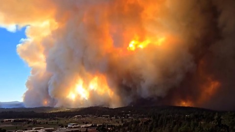 米ニューメキシコ州で山火事