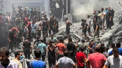 ガザ市近郊にイスラエル軍の空爆、死者・不明５２人