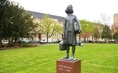 アンネ・フランク像に「ガザ」の落書き、汚損行為で捜査開始　アムステルダム