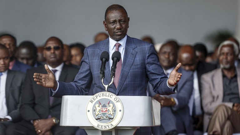 ケニアのルト大統領が閣僚の大半を解任/Simon Maina/AFP/Getty Images