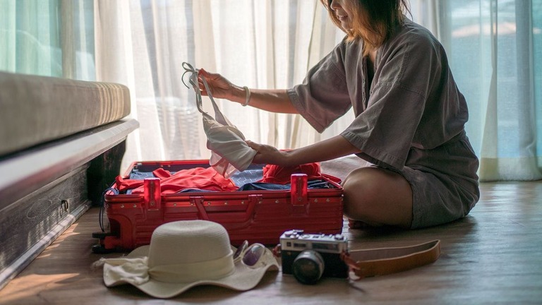 夏は体の見た目や楽しい休暇を過ごすことへのプレッシャーを強く感じる季節でもある/thianchai sitthikongsak/Moment RF/Getty Images via CNN Newsource