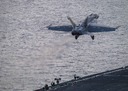 米海軍女性パイロット、空中戦で初勝利　フーシのドローン撃墜