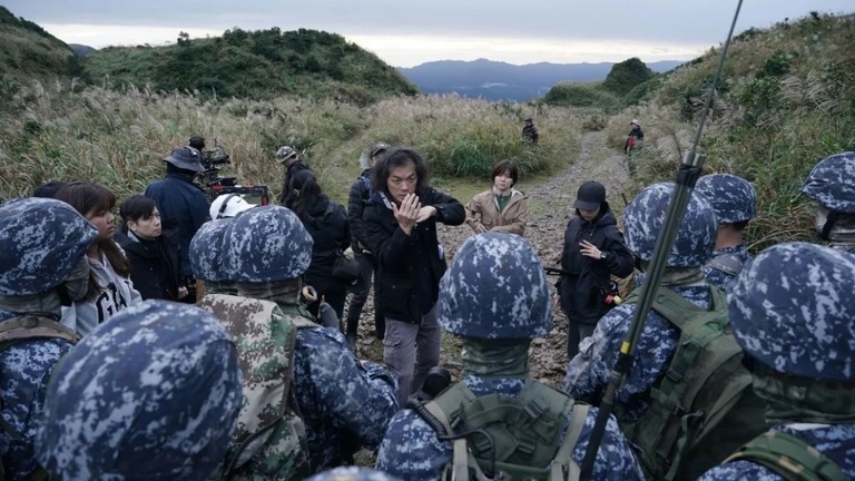 中国の軍事侵攻を描いた台湾のテレビシリーズ「ゼロデイ」の撮影風景/Courtesy Howard Yu