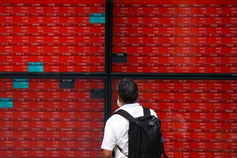 日経平均が急反発、前日の過去最大の下落から