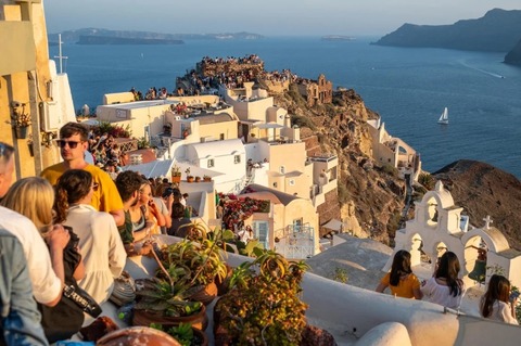 「インスタグラムの島」に殺到する観光客、実際は「ガラガラ」　ギリシャ