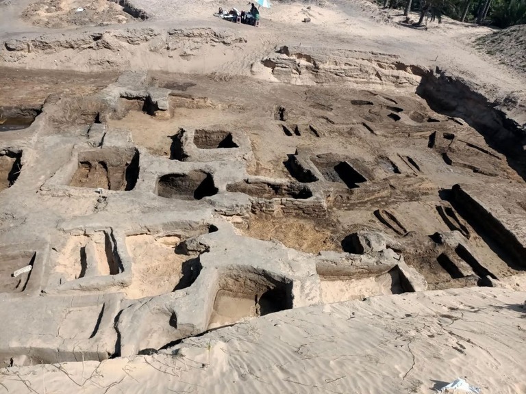 発掘では、２５００年以上前の墓６３基も見つかった/From Egypt Ministry of Tourism and Antiquities