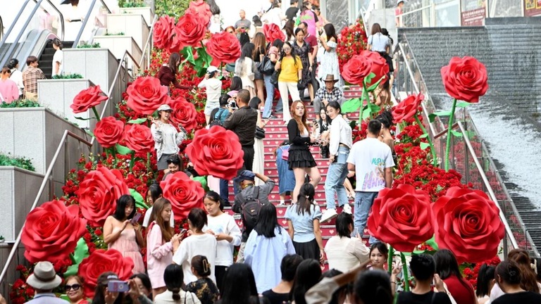 これまで、旧暦の七夕にはお祝いの光景が広がるのがおなじみだった/Li Jiaxian/China News Service/VCG/Getty Images