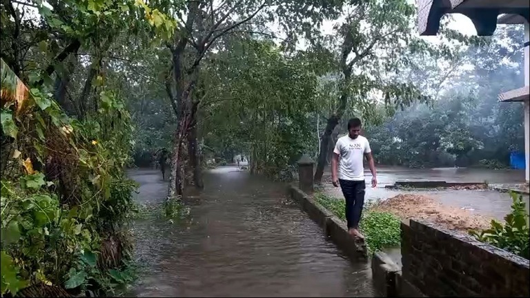 バングラデシュ・フェニの洪水被害地域で撮影された動画の一場面/(Joy Bhuiyan