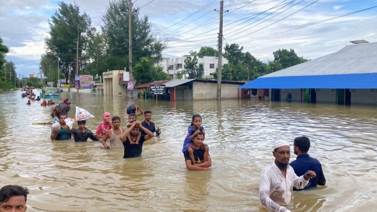 バングラデシュ南東部フェニが未曽有の洪水に見舞われている/Salman Saeed/CNN