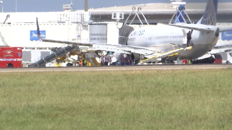 米ユナイテッド航空機が激しい乱気流に巻き込まれてメンフィスの空港に緊急着陸した/WHBQ