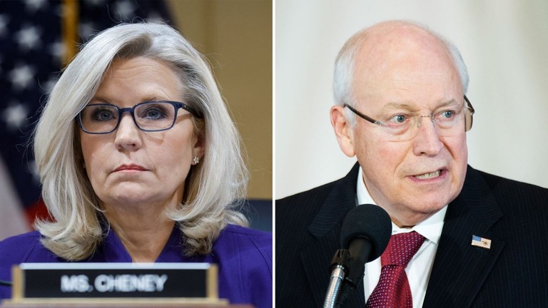 米国のチェイニー元副大統領（右）と娘のリズ・チェイニー氏/Jonathan Ernst/Reuters; Tom Williams/CQ Roll Call/Getty Images via CNN Newsource