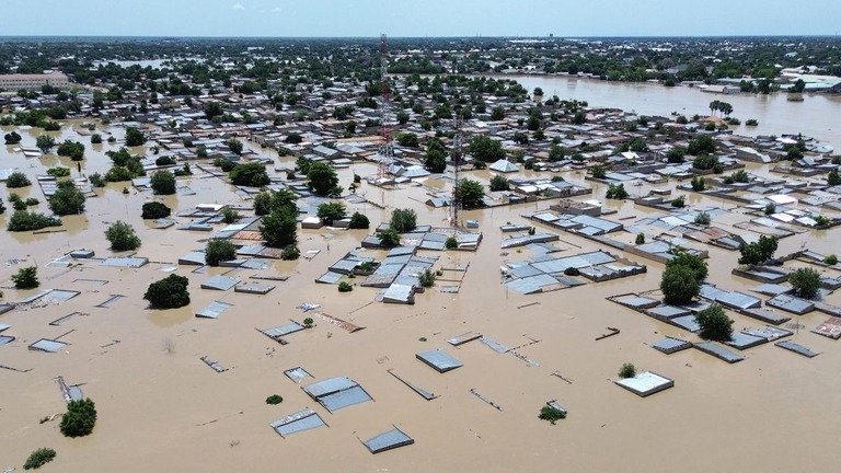 洪水被害に見舞われた住宅地＝１０日、ナイジェリア北部マイドゥグリ/Audu Marte/AFP/Getty Images