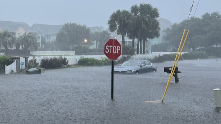 米ノースカロライナ州沿岸部は１６日、記録的な豪雨に見舞われた/Courtesy Mike Scott