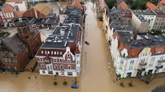 洪水で全市民が避難、山火事で幹線道路寸断　欧州を襲う異常気象