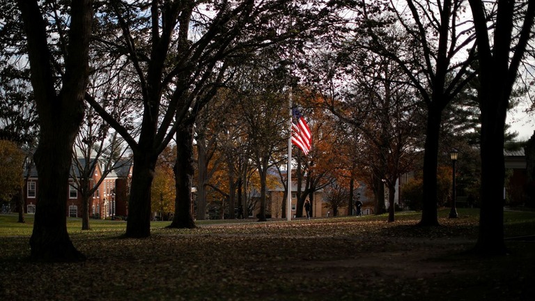 米海軍ＳＥＡＬのＯＢと練習したタフツ大学のラクロス選手が相次ぎ病院に搬送された/Brian Snyder/Reuters