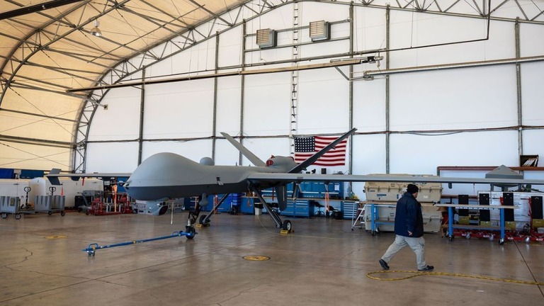 米国のドローン（無人機）「ＭＱ９」/John Moore/Getty Images/File