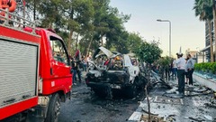 イスラエル軍が車両に空爆、２人死亡　シリア首都