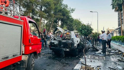 イスラエル軍が車両に空爆、２人死亡　シリア首都