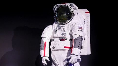 プラダとアクシオム・スペースが宇宙服を発表、ＮＡＳＡの月面着陸ミッションで採用