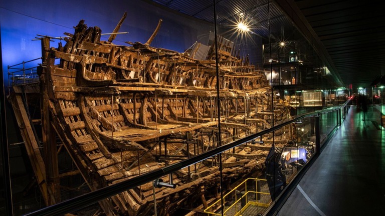 ポーツマスのメアリー・ローズ博物館に展示されているメアリー・ローズ号の残骸/The Mary Rose Trust