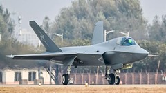 中国空軍、新型のステルス戦闘機を公開へ　米空軍力への対抗を誇示