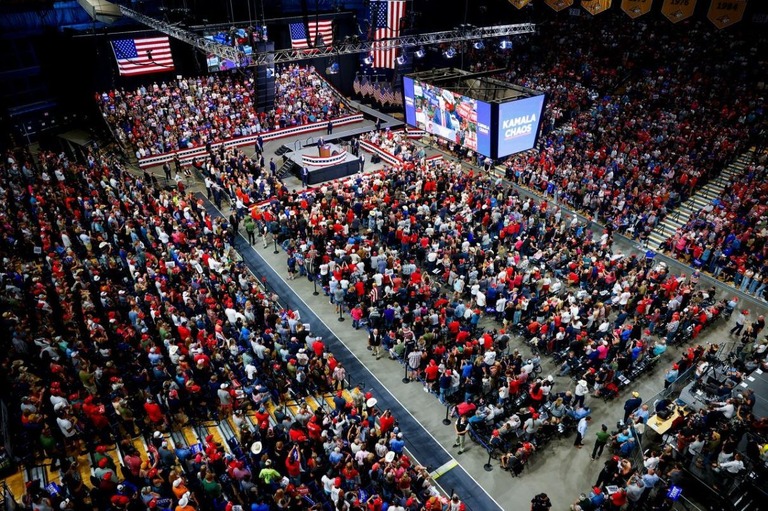 ８月９日にモンタナ州立大学で行われたトランプ氏の選挙集会の様子/Michael Ciaglo/Getty Images