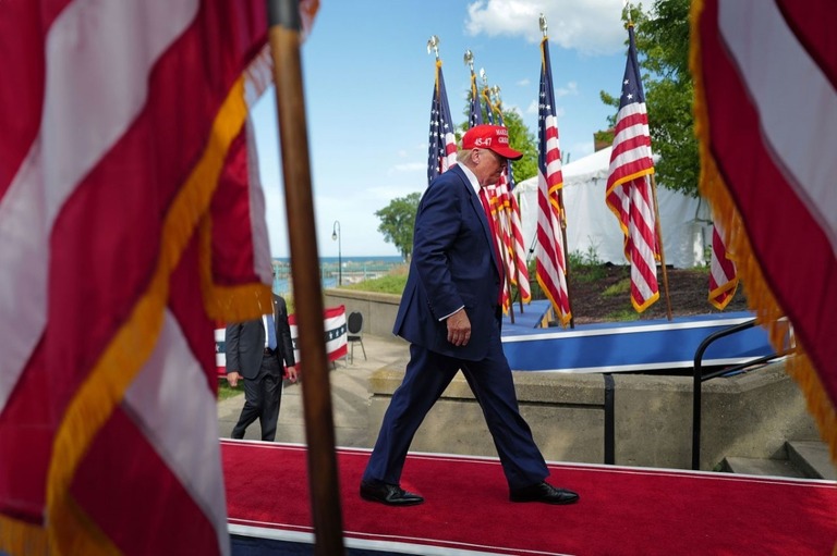 ウィスコンシン州の集会を後にするトランプ前大統領＝６月１８日/Scott Olson/Getty Images