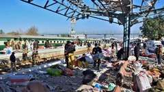 パキスタンの鉄道駅で自爆テロ、２４人死亡　分離派武装勢力が犯行声明