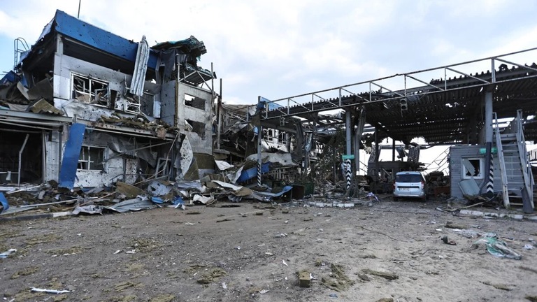 クルスク州の町付近にある破壊された国境検問所/Yan Dobronosov/AFP/Getty Images