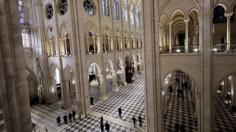 修復されたノートルダム大聖堂/Christophe Petit Tesson/AFP/Getty Images