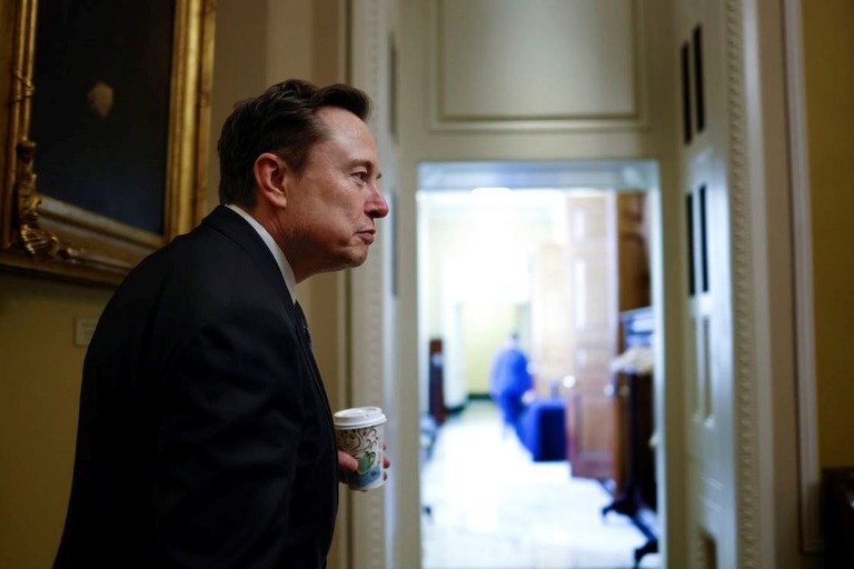 米実業家イーロン・マスク氏＝２０２４年１２月、米首都ワシントンの国会議事堂/Anna Moneymaker/Getty Images