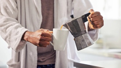 コーヒー摂取の「時間帯を限定」で早死にリスク低減　新研究