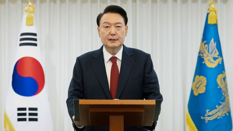 大統領公邸で演説を行う尹錫悦（ユンソンニョル）大統領＝２０２４年１２月１４日/South Korean Presidential Office/Yonhap/AP via CNN Newsource