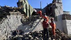 中国チベット自治区地震　死者１２６人に、３６００棟の家屋に被害