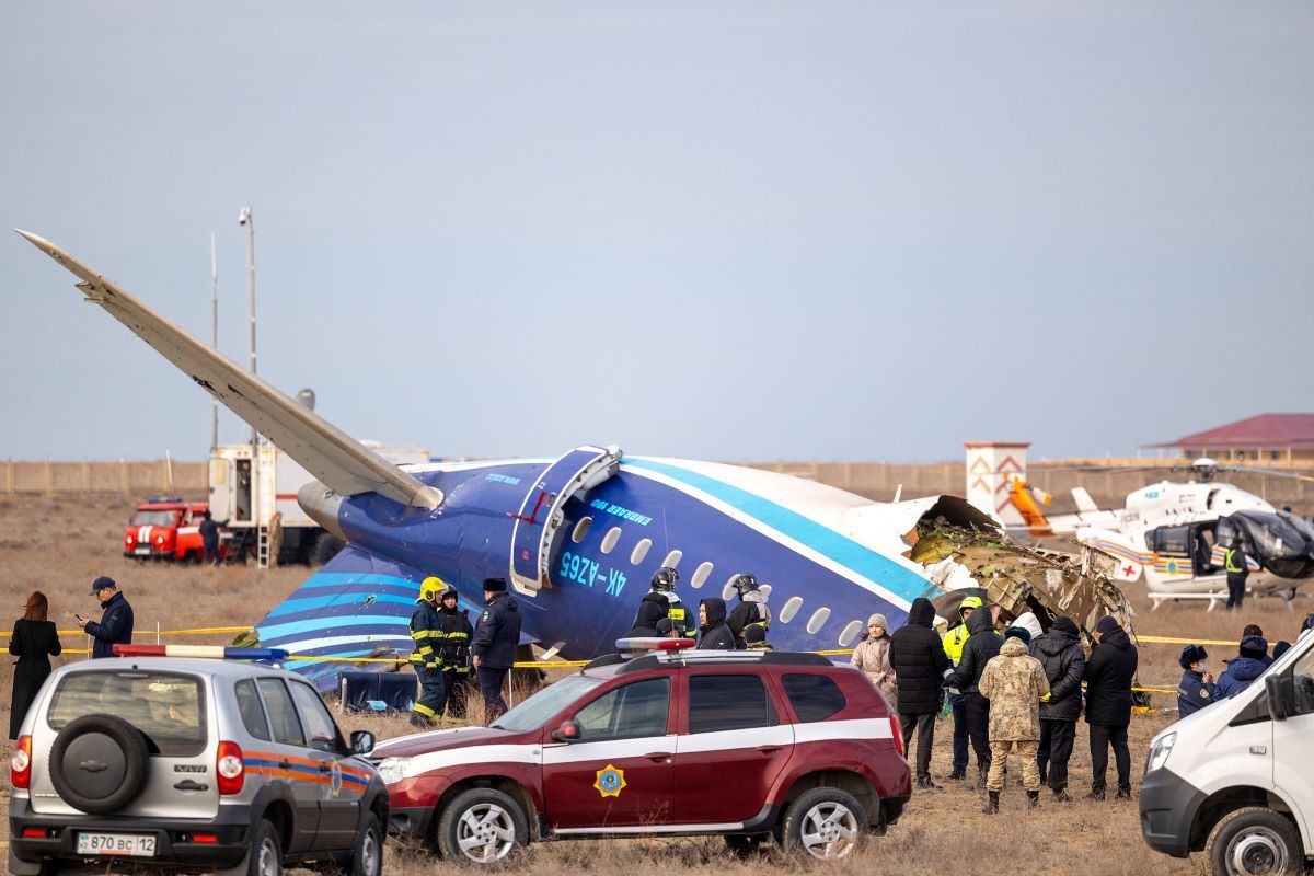 カザフスタンに墜落したアゼルバイジャン航空の旅客機の残骸/Issa Tazhenbayev/AFP/Getty Images via CNN Newsource