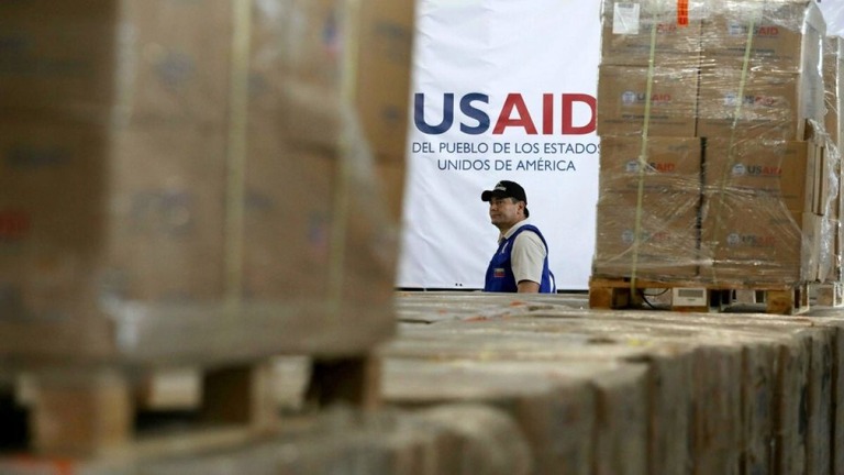 ＵＳＡＩＤの支援物資が積まれた倉庫＝２０１９年、コロンビア・ククタ郊外
/Fernando Vergara/AP