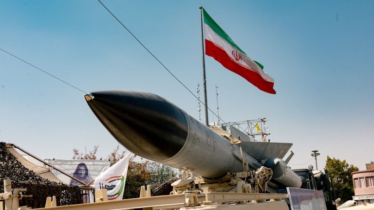 地対空ミサイルシステムＳ２００＝２０２４年９月２６日、イラン・テヘラン/Hossein Beris/Middle East Images/AFP/Getty Images/File