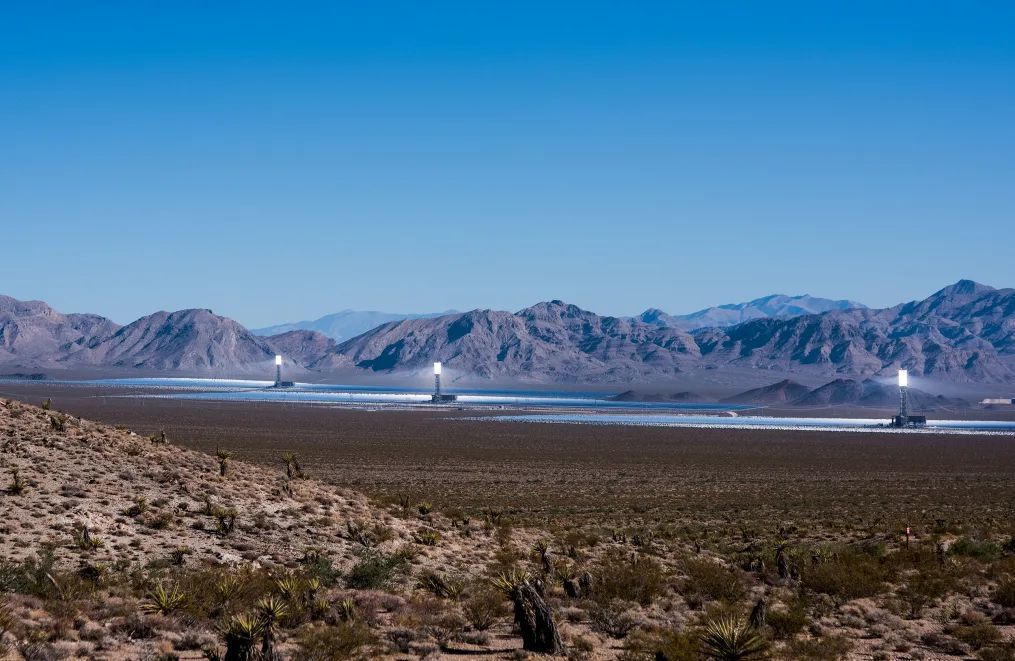 閉鎖が決まったイバンパー・プラントの跡地は、別種の太陽光発電施設に転用される可能性がある/Bill Clark/CQ-Roll Call/Getty Images